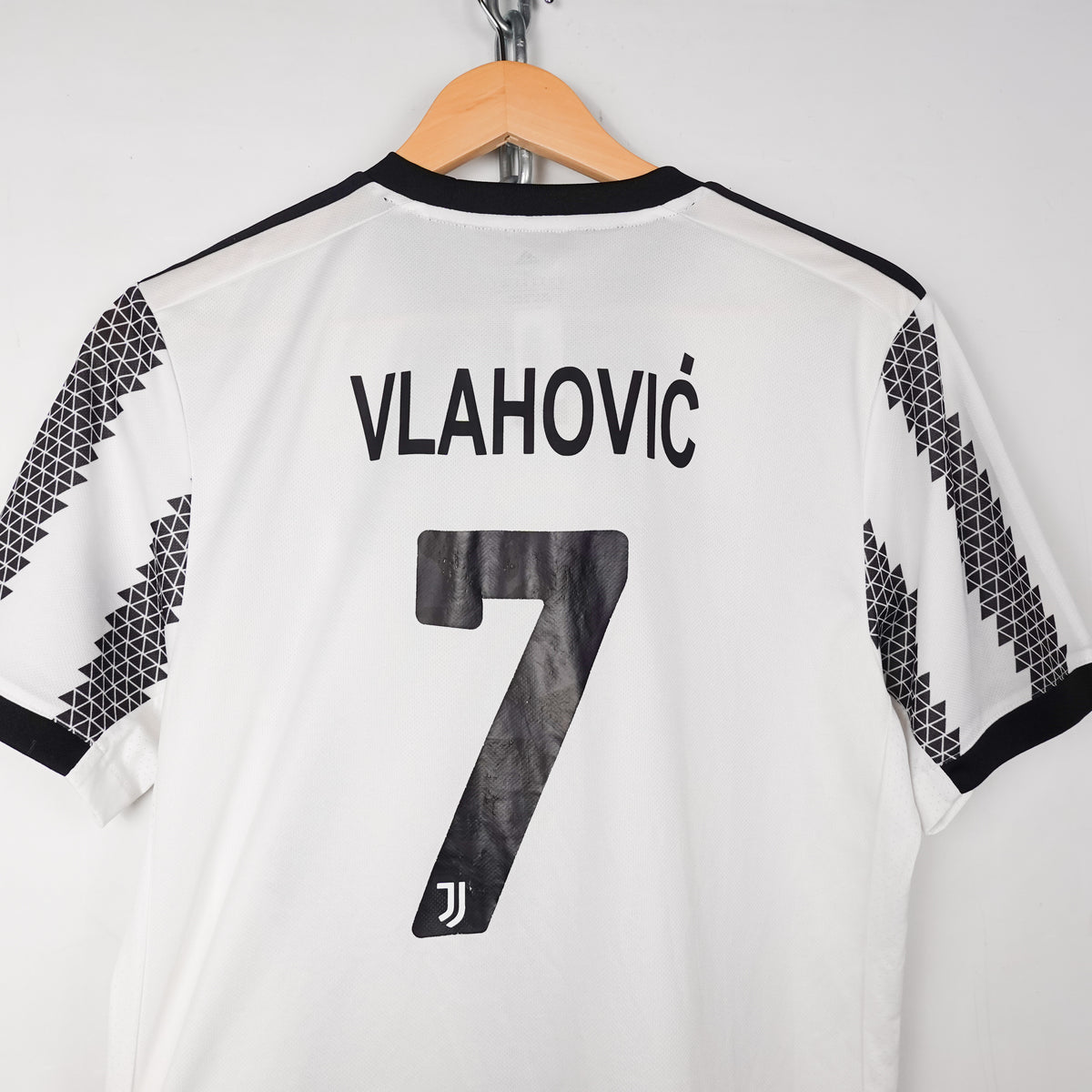2022/23 Adidas Juventus Vlahović Home Jersey - Size M