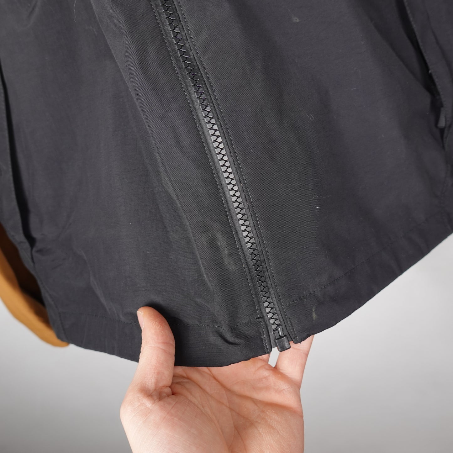 Carhartt Two Tone Relaxed Windbreaker - Size M