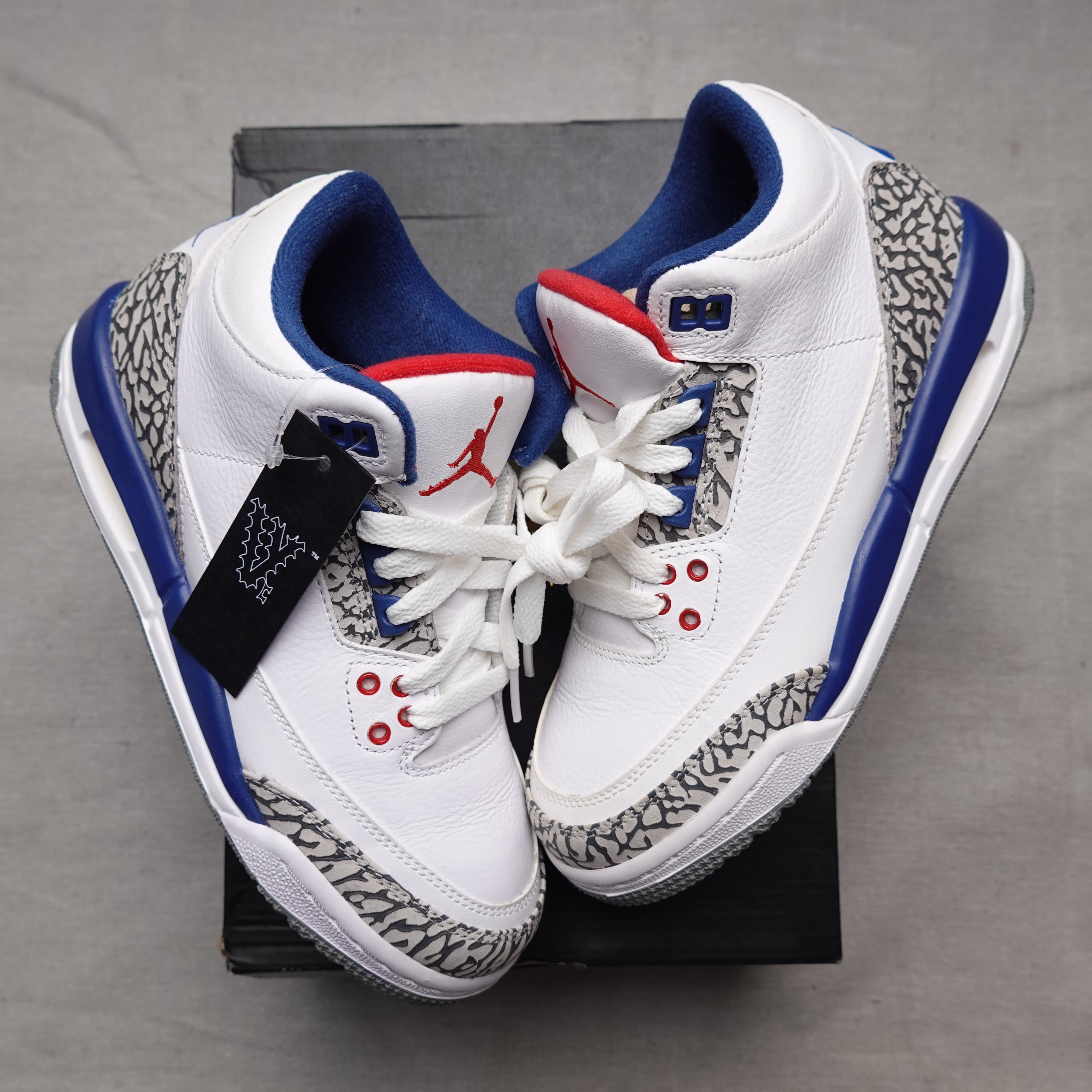 Jordan 3 True Blue Size 4Y Victoria Vintage