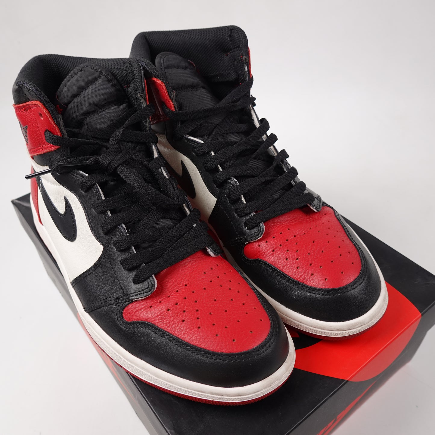 2018 Jordan 1 Bred Toe - Size 11