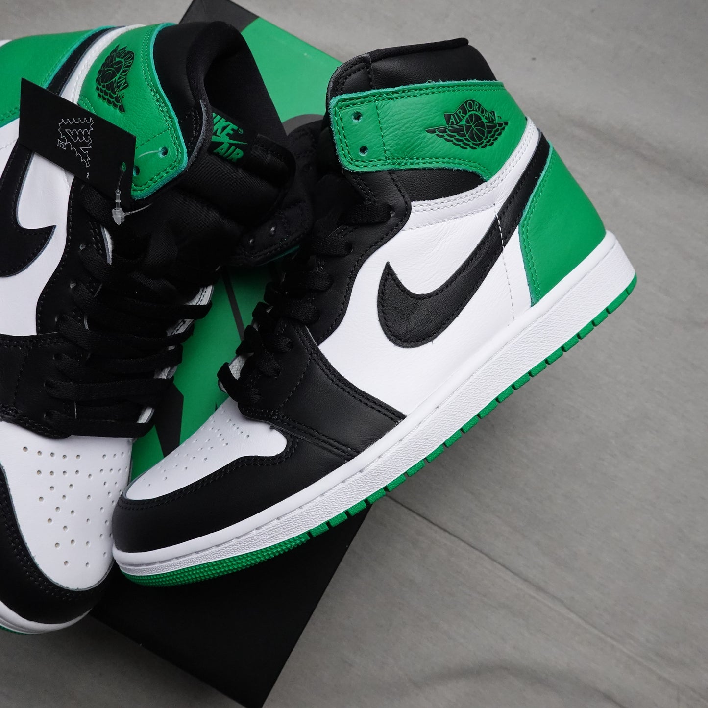 DS Jordan 1 Lucky Green - Size 10
