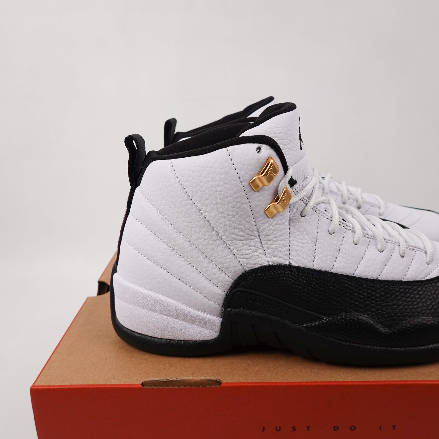 Jordan 12 Taxi - Size 10