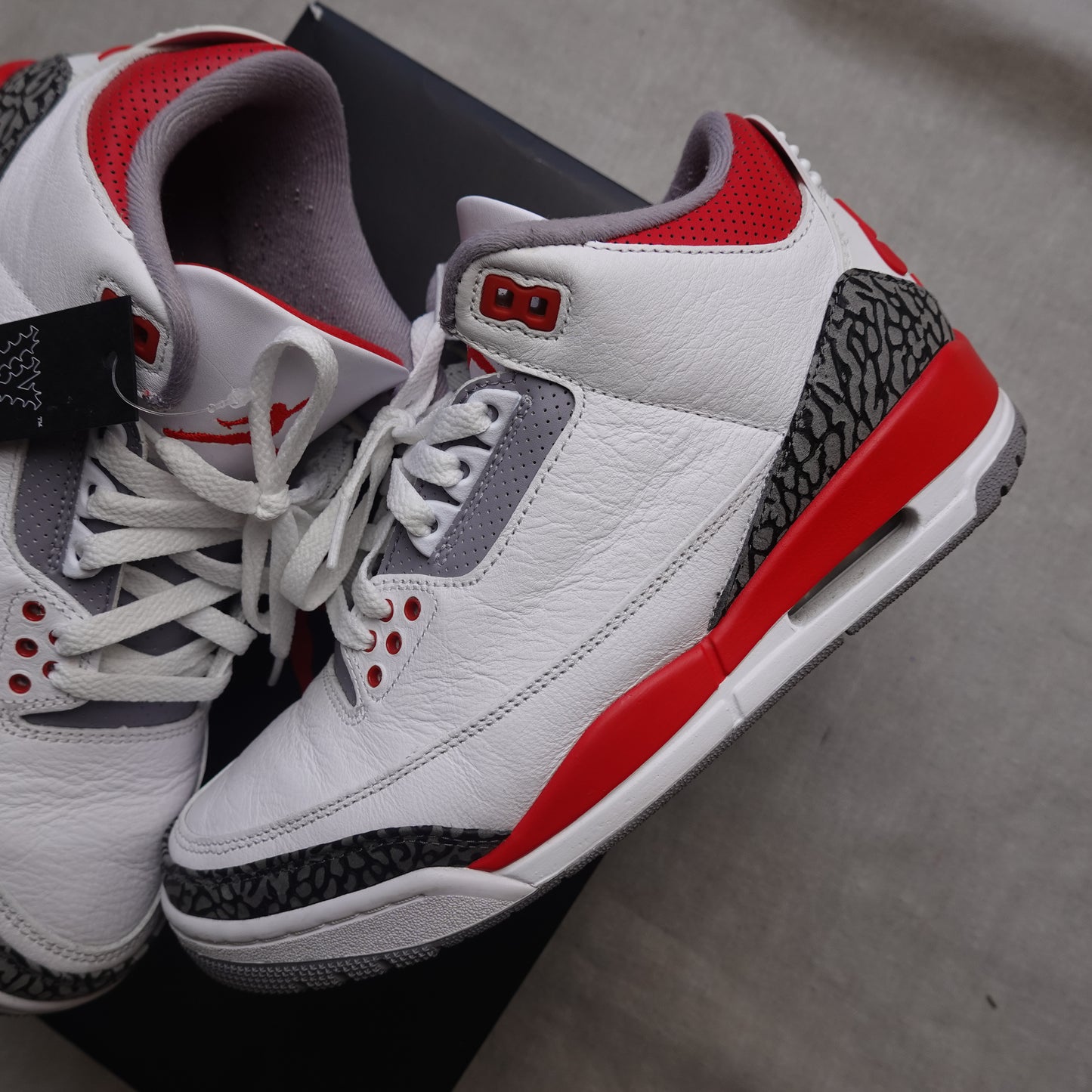Jordan 3 Fire Red - Size 8M