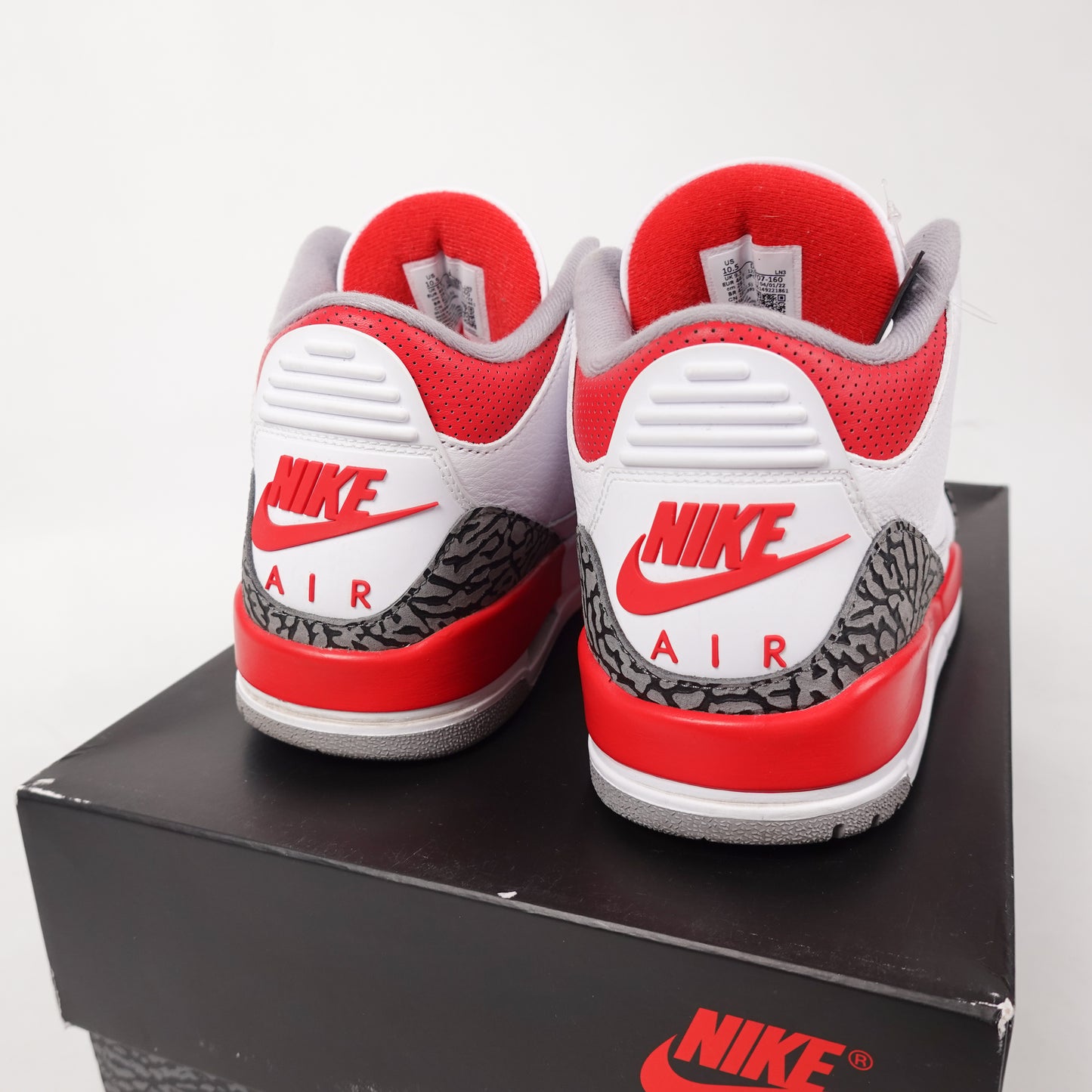 Jordan 3 Fire Red - Size 10.5