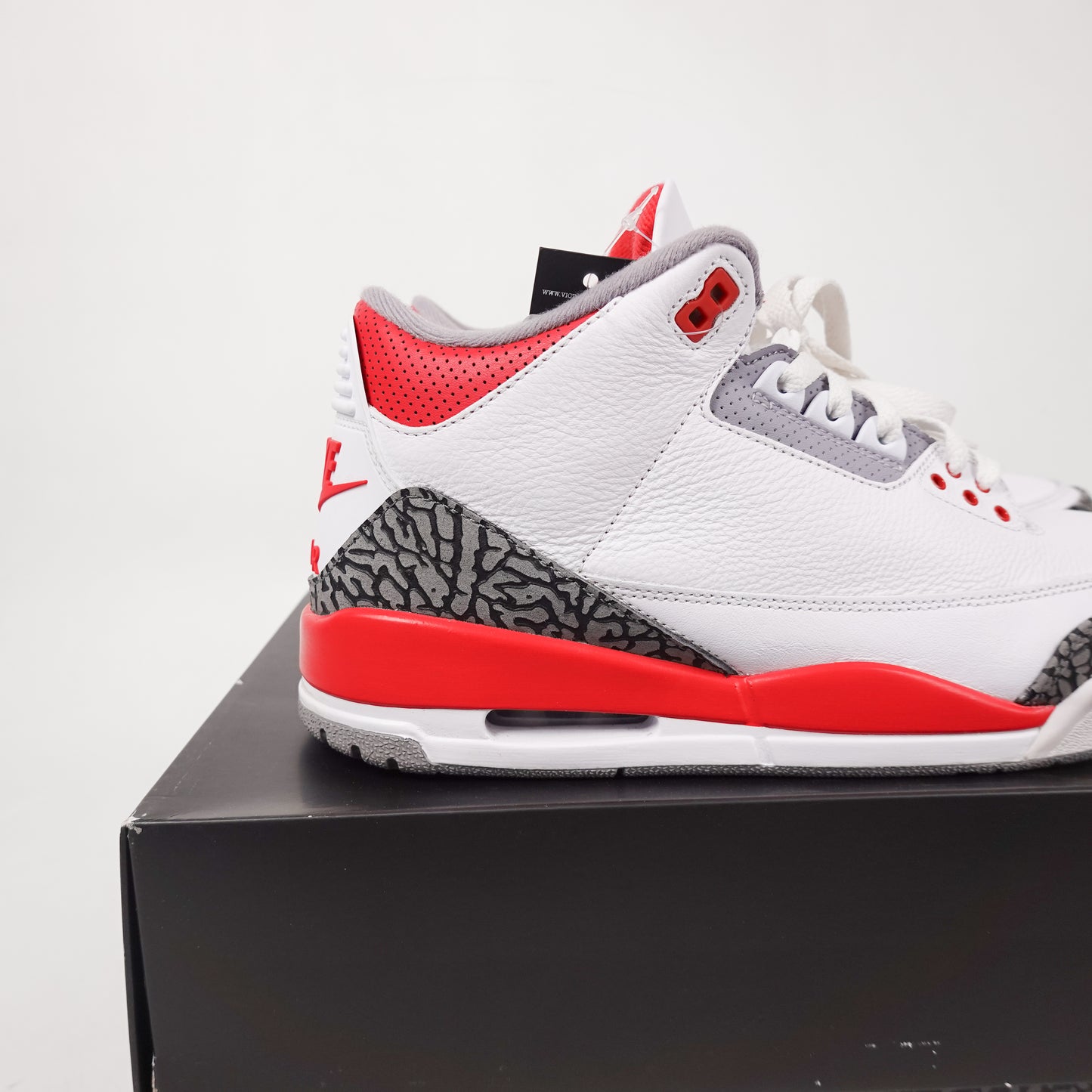 Jordan 3 Fire Red - Size 10.5