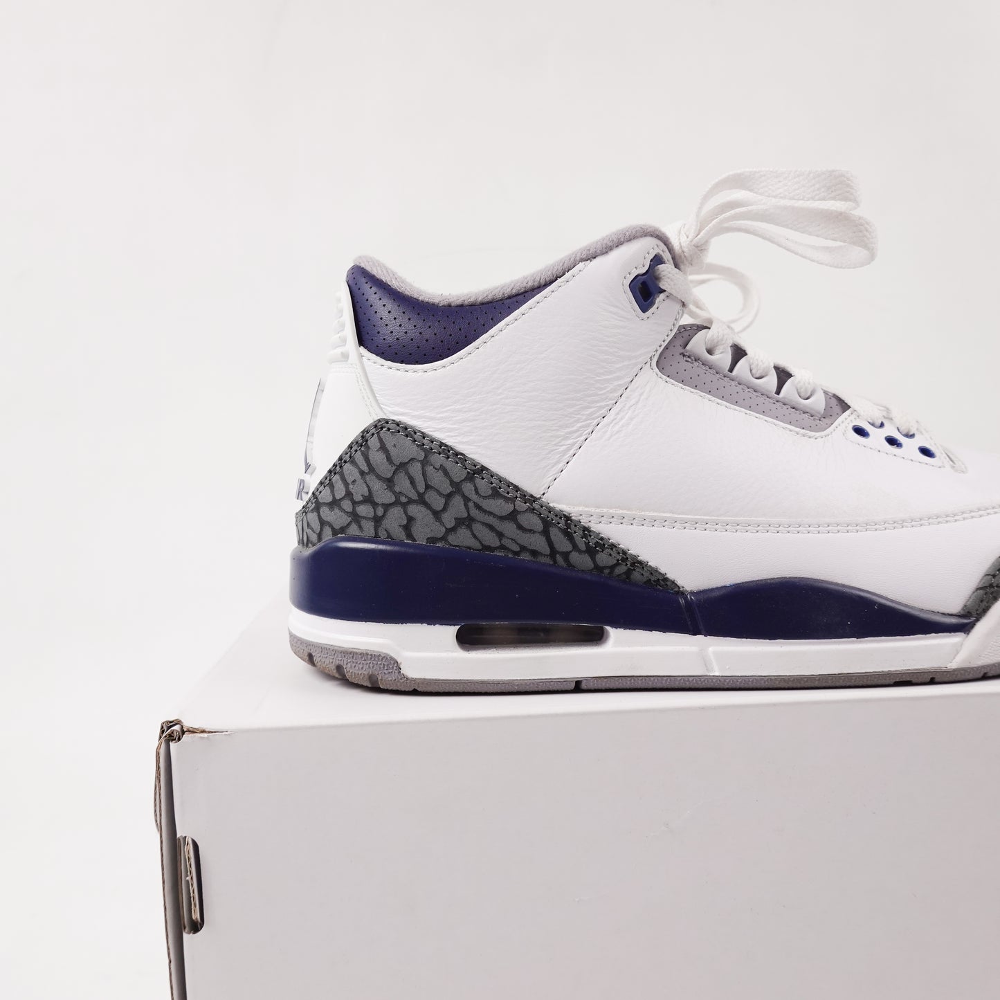 Jordan 3 Midnight Navy - Size 8.5