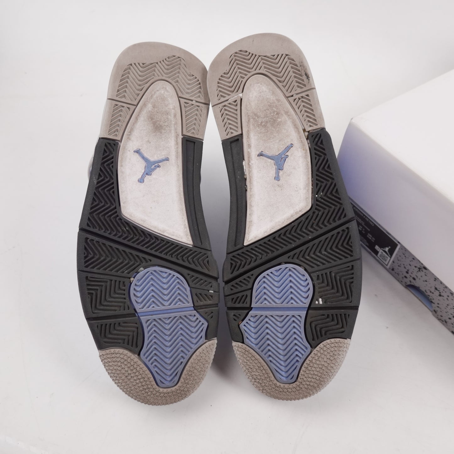 Jordan 4 University Blue - Size 10