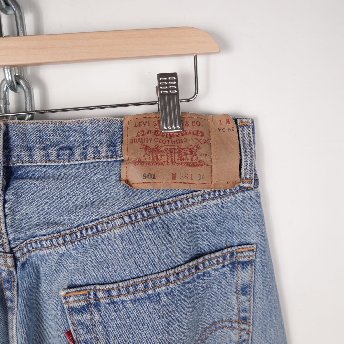 Vintage Levi 501 Light Wash Pant - Size 32