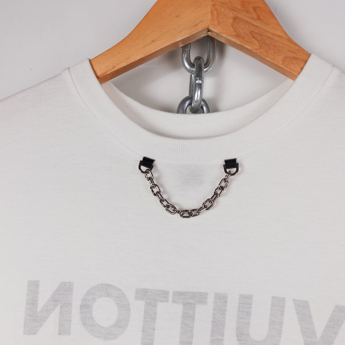 Louis Vuitton Icons Chain Tee - Size XS