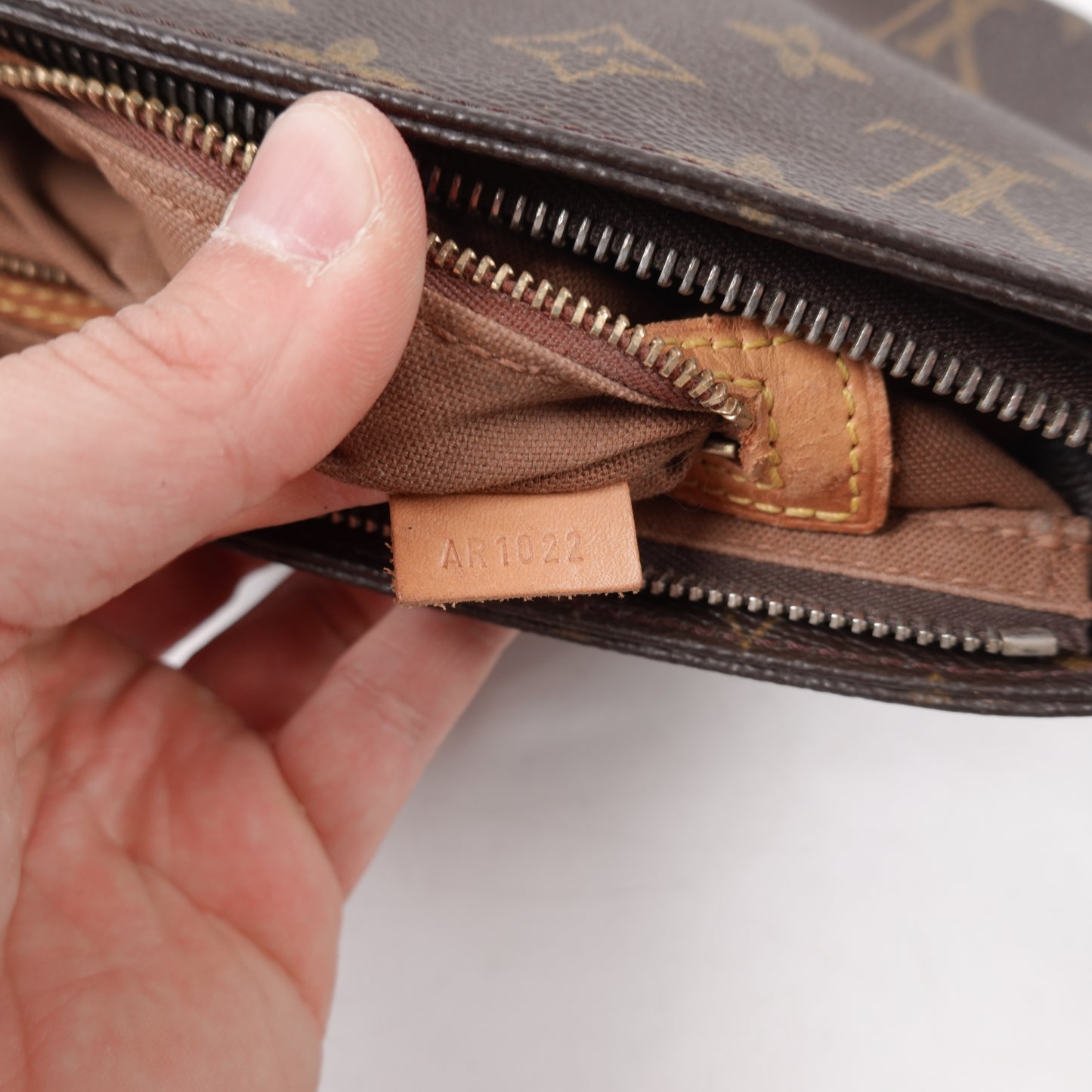 2002 Louis Vuitton Monogram Trotteur Bag
