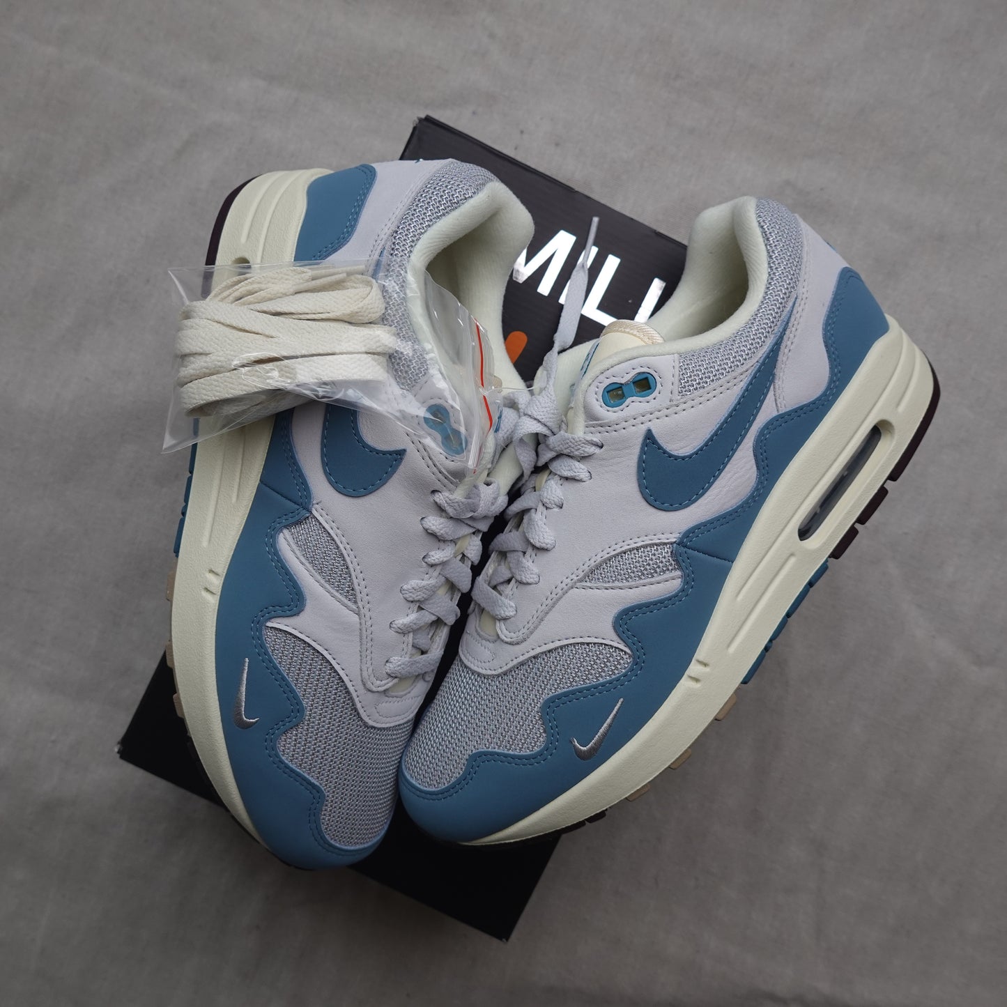 Patta x Nike AM1 - Size 9
