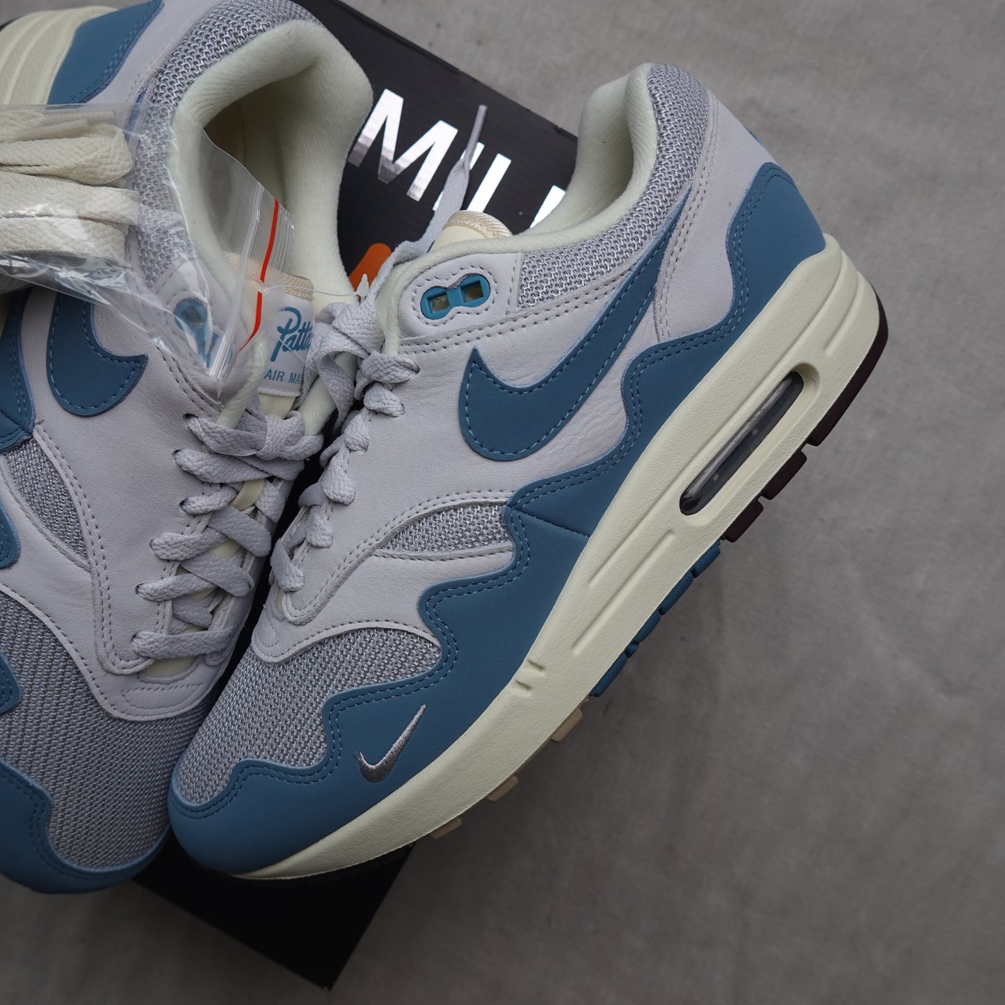 Patta x Nike AM1 - Size 9