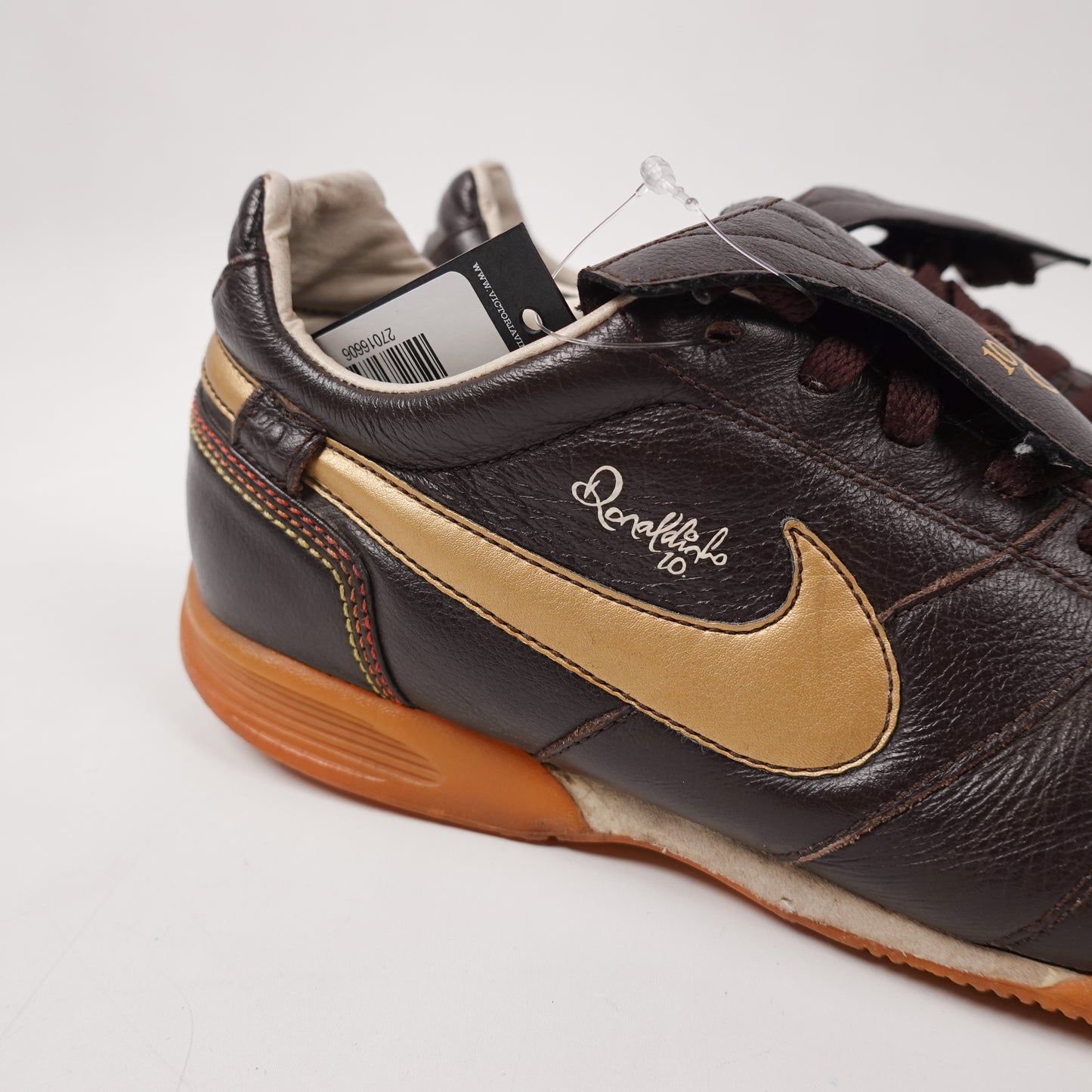 2007 Nike Ronaldinho Tiempo - Size 9