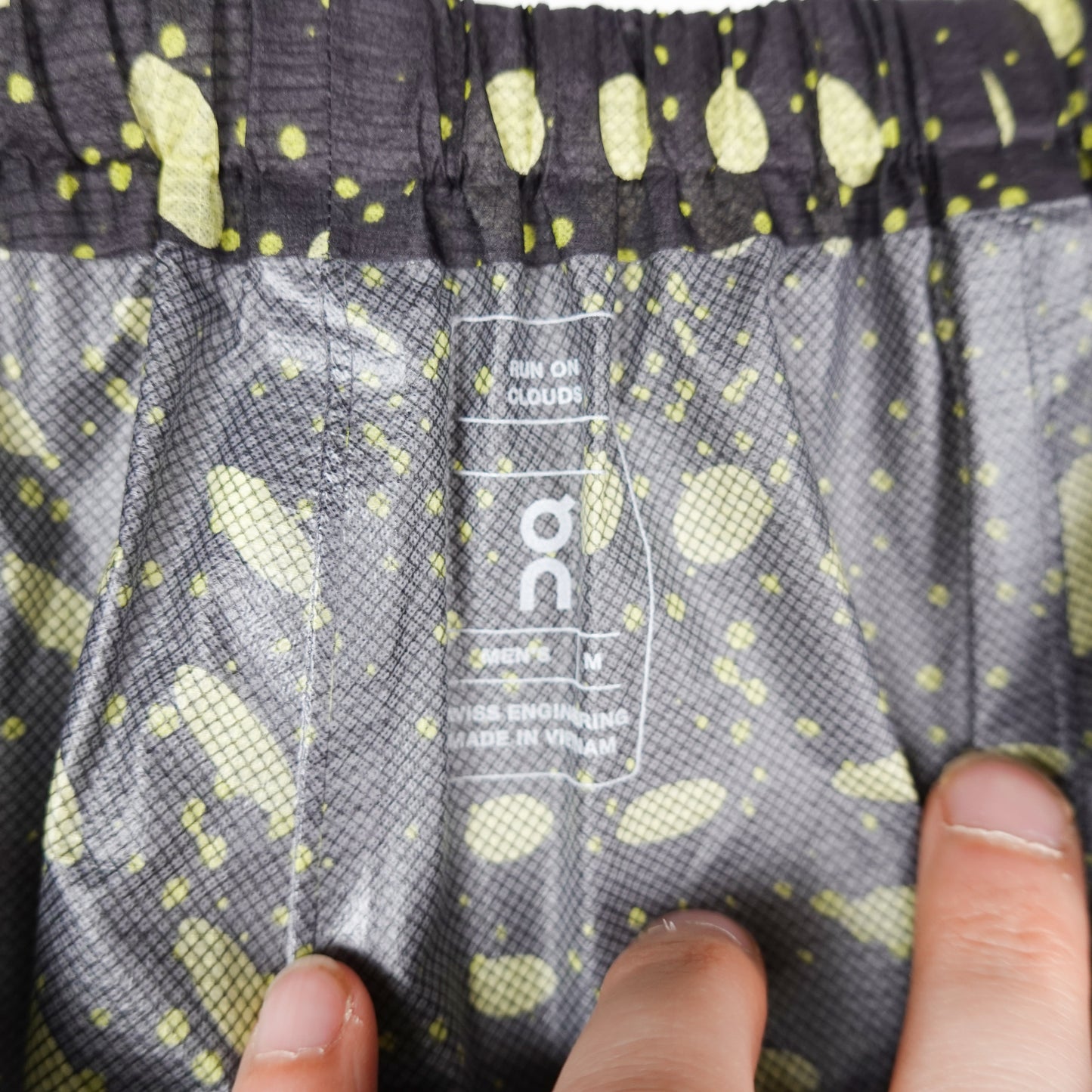 ON Black & Green Ultra Running Pants - Size M