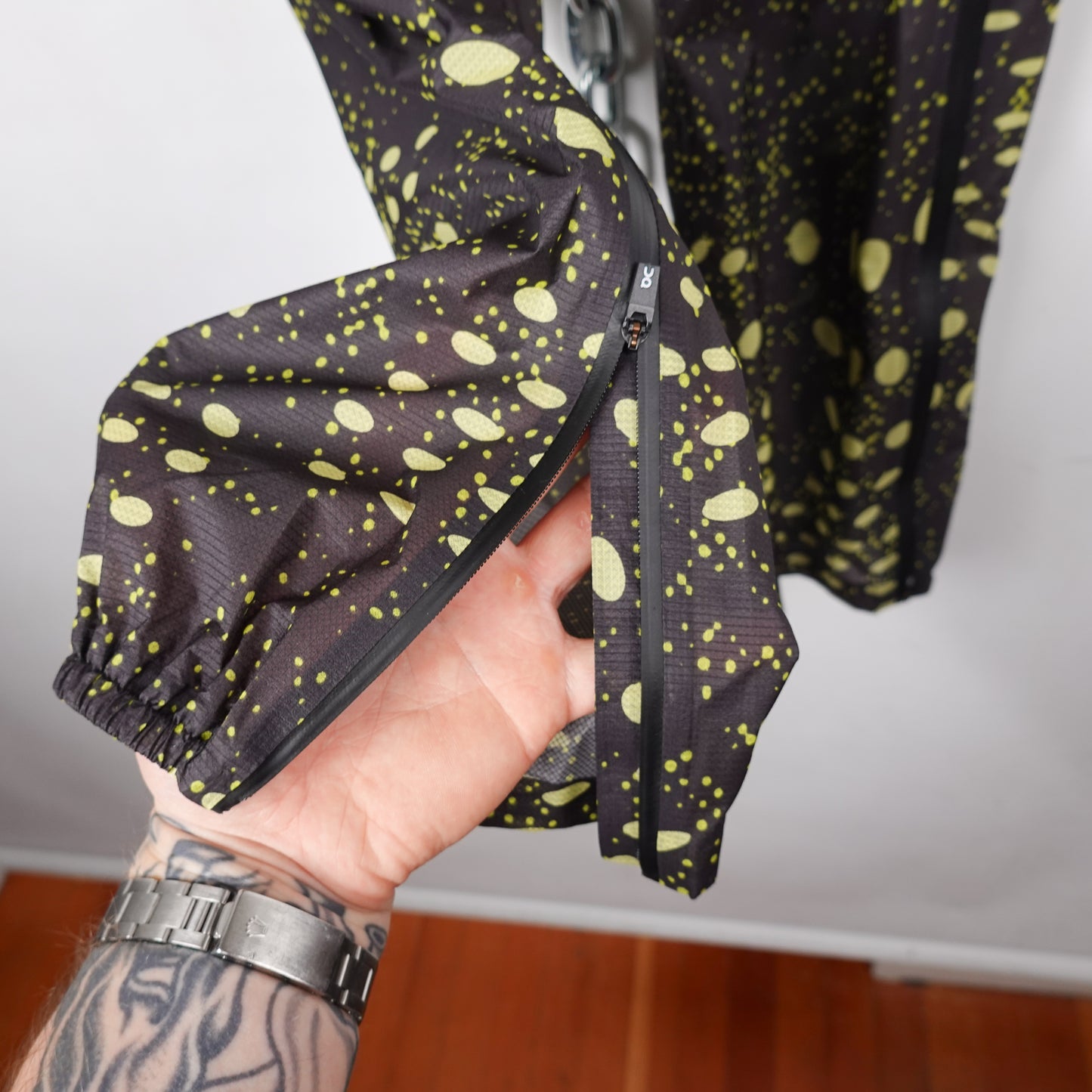 ON Black & Green Ultra Running Pants - Size M