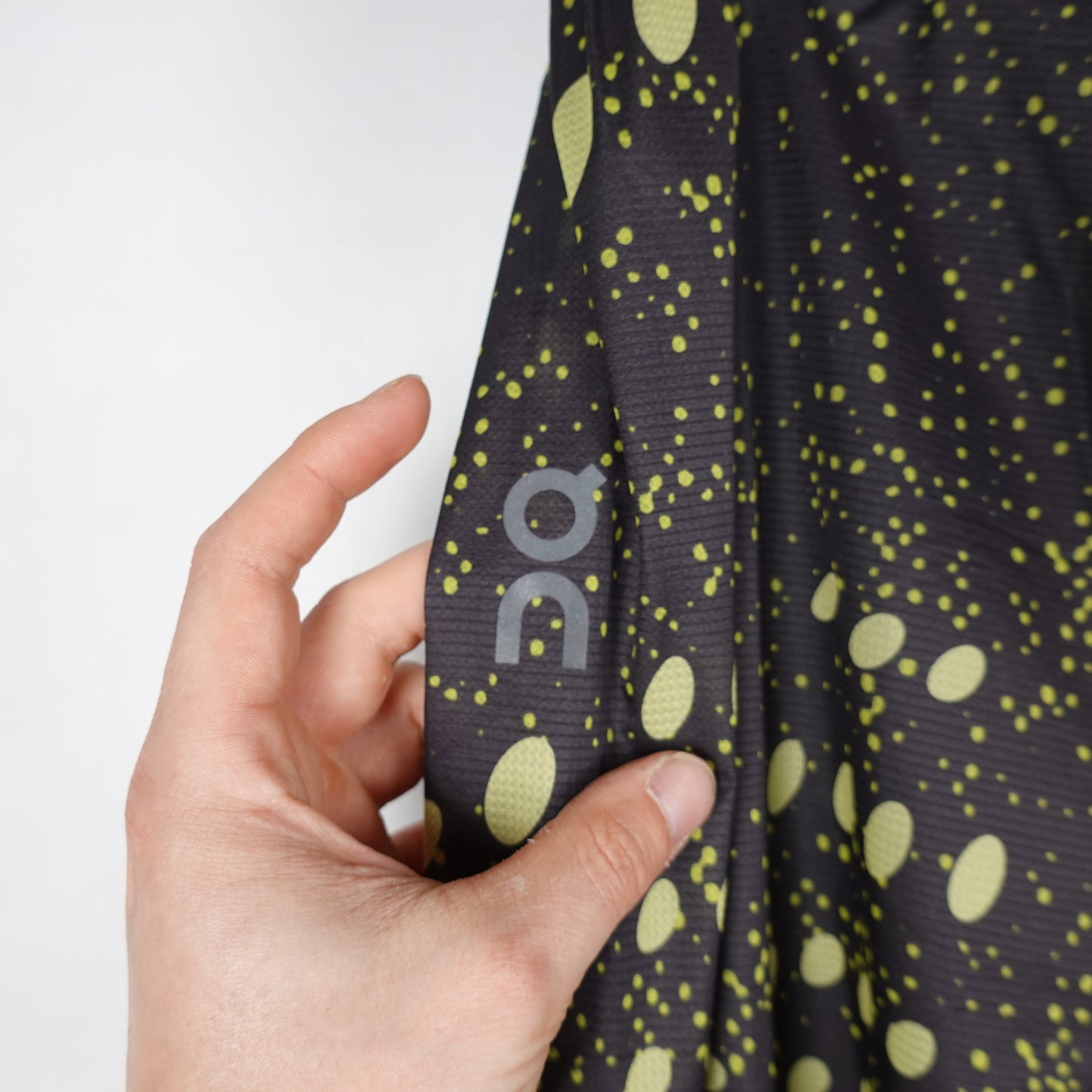 ON Black & Green Ultra Running Pants - Size M