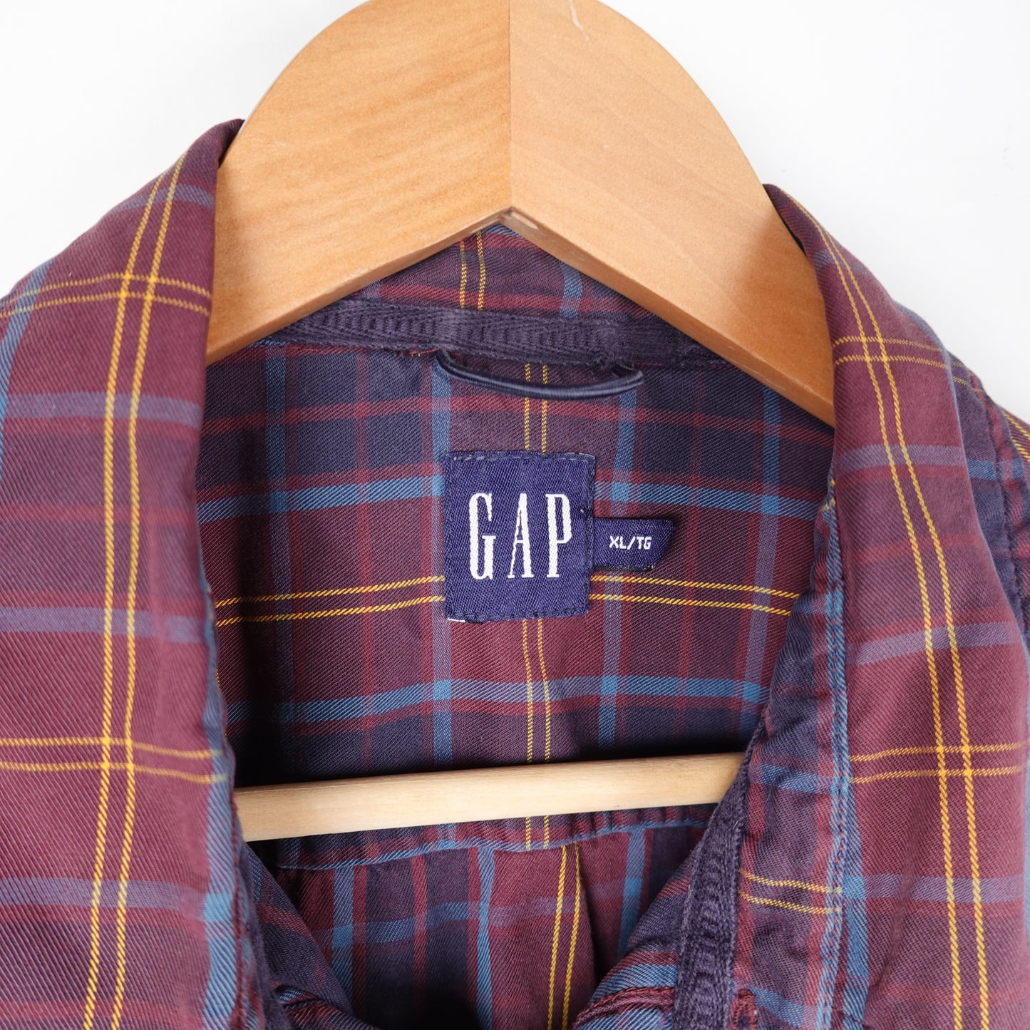 Gap Short Sleeve B/U - Size XL