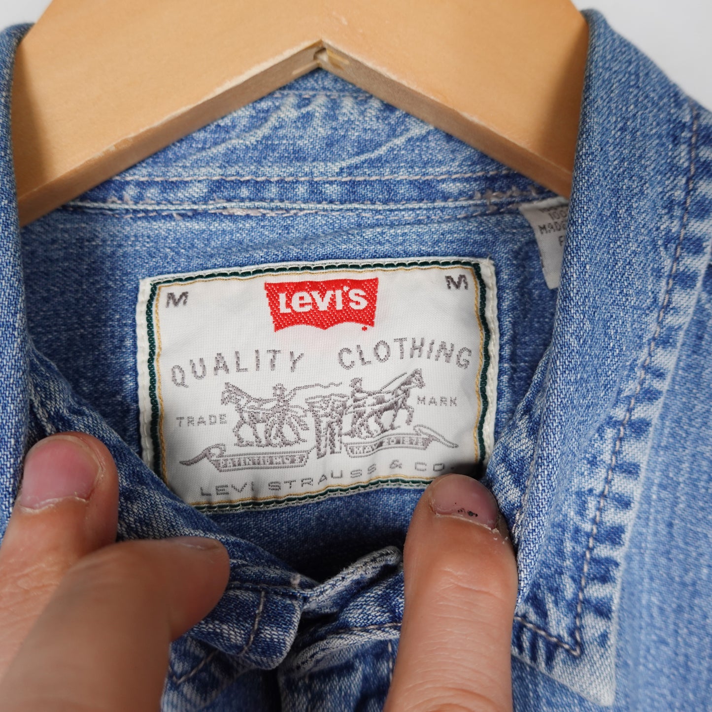 Vintage Levi's Denim Button up Shirt - Size M
