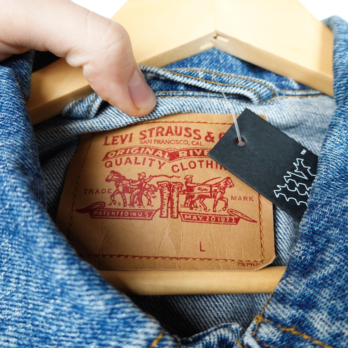 Vintage Levis Denim Jacket - Size L Neck Label Photo
